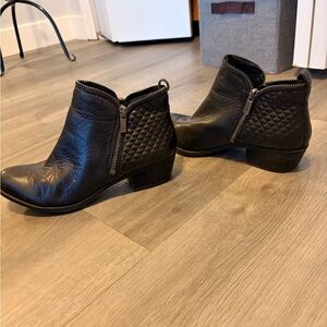 Chic Black Quilted Ankle Boots